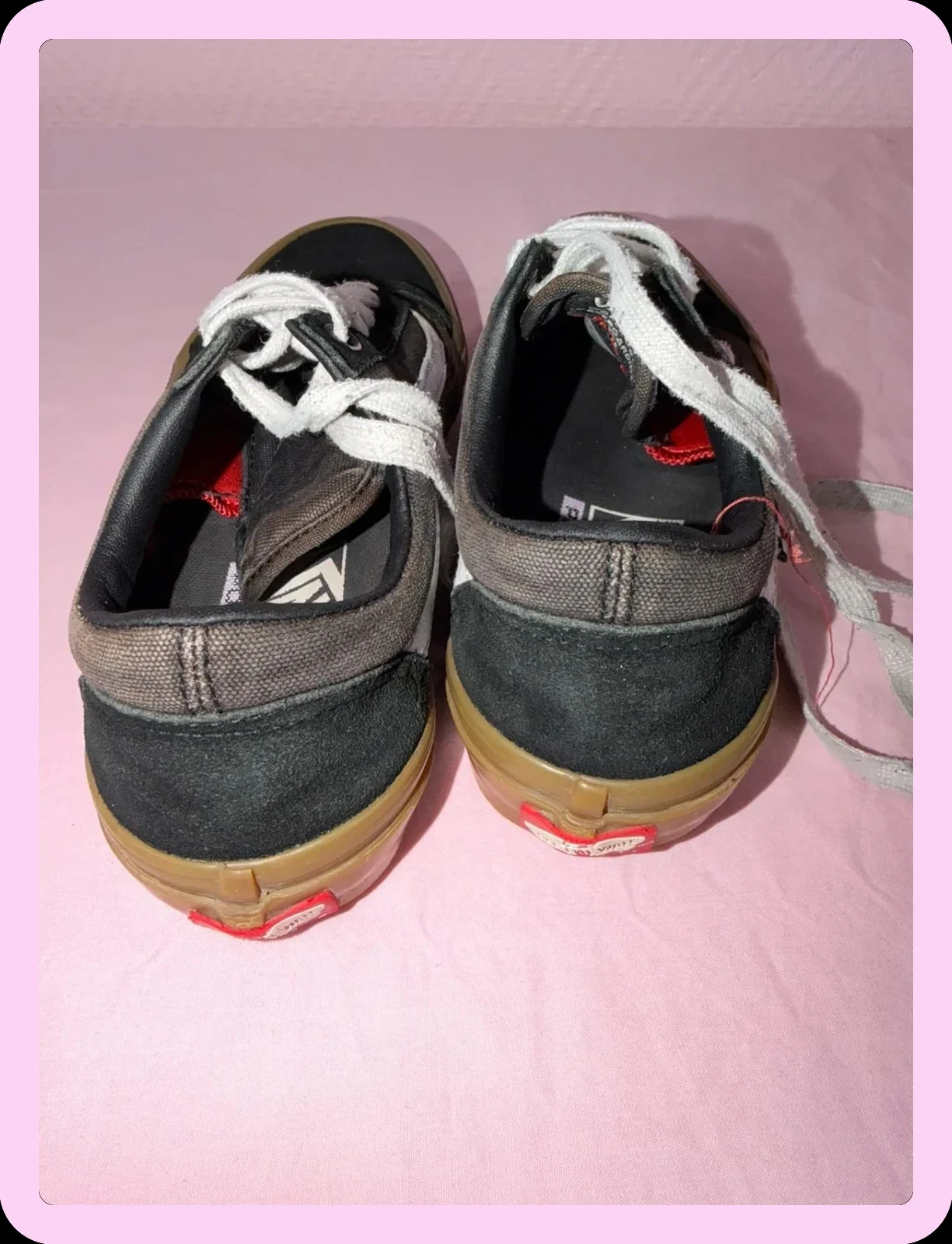 Basket Vans Old Skool negras con suela de goma. En buen estado, algunas marcas de desgaste visibles. – photo 4